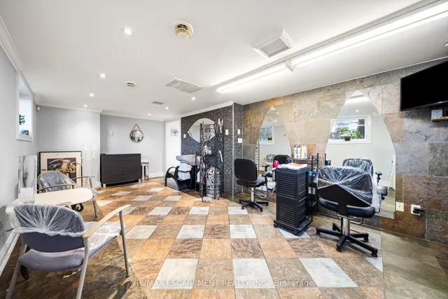 Additional image 32 of 1045 Bloor St