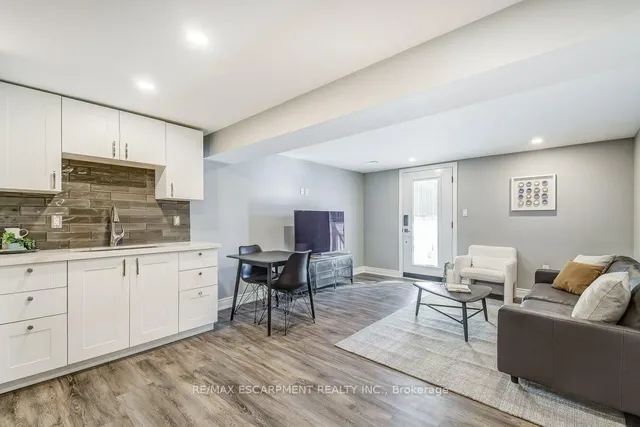 Additional image 17 of 2352 MALCOLM Cres