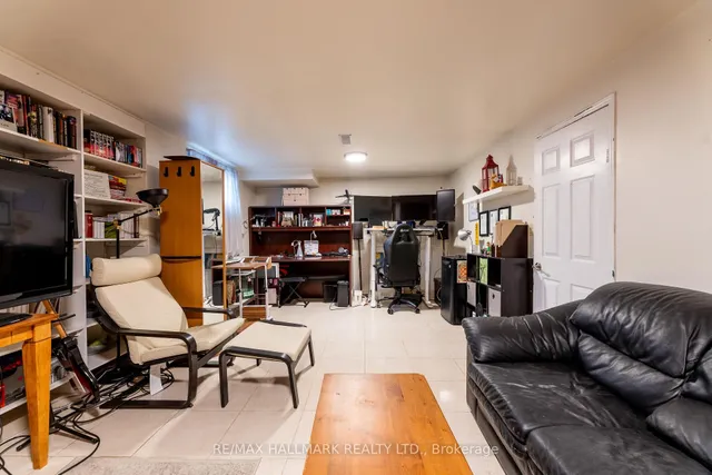 Additional image 40 of 258 Apache Tr