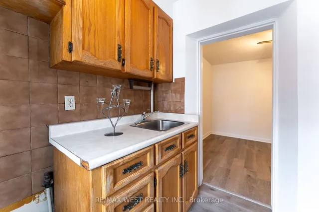 Additional image 22 of 275 Claremont Ave