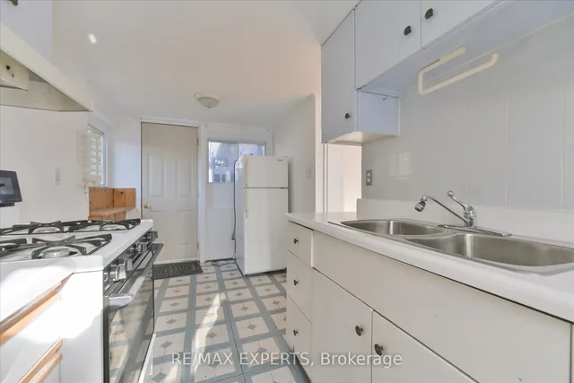 Additional image 27 of 18 Barton Ave