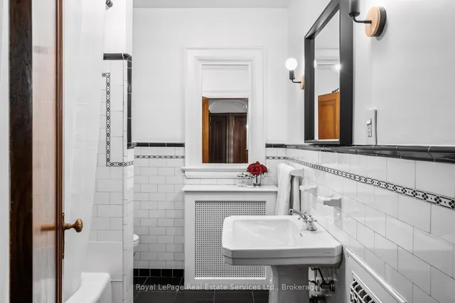 Additional image 32 of 28 Thompson Ave