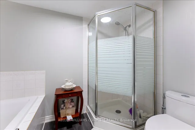 Additional image 21 of 2010 CLEAVER Ave Unit 211