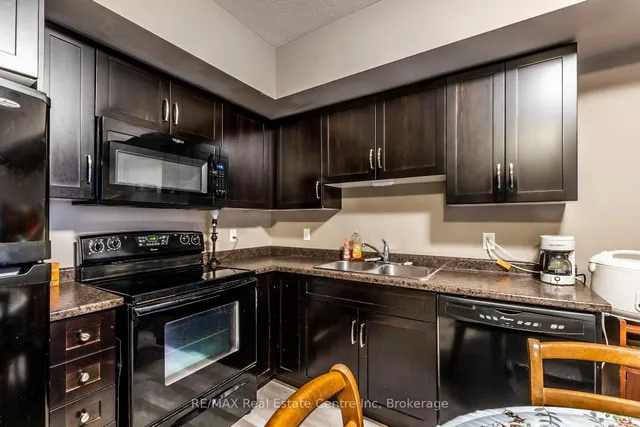 Additional image 10 of 38 Howe Dr Unit 8B