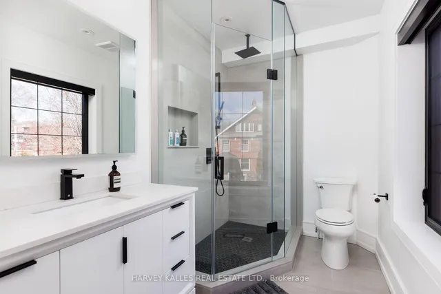 Additional image 40 of 233 MacPherson Ave