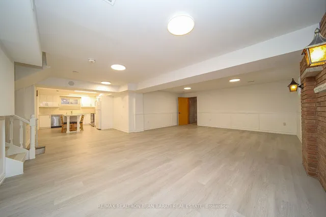 Additional image 40 of 66 Moore Park Ave