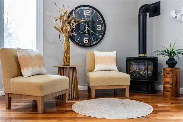 Additional image 20 of 715 Robson Rd