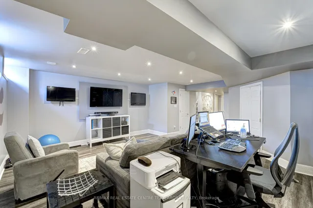 Additional image 35 of 37 Coastline Dr