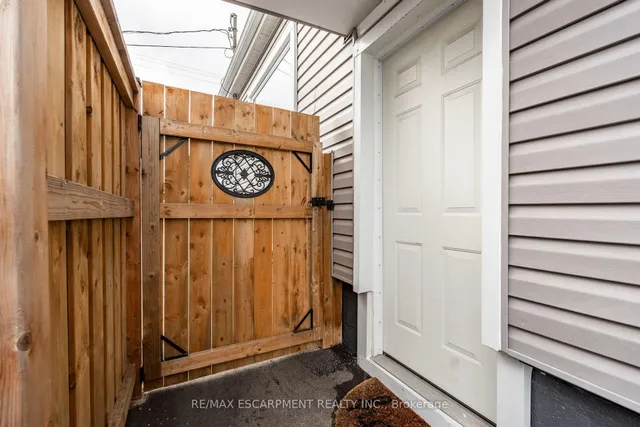 Additional image 30 of 925 Garth St