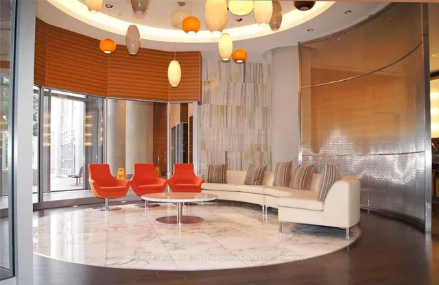 Additional image 28 of 125 Village Green Sq Unit 1409