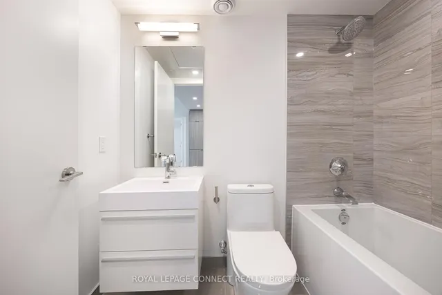 Additional image 18 of 39 Roehampton Ave Unit 2907