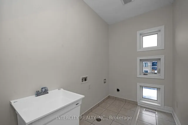 Additional image 32 of 60 Claremont Dr