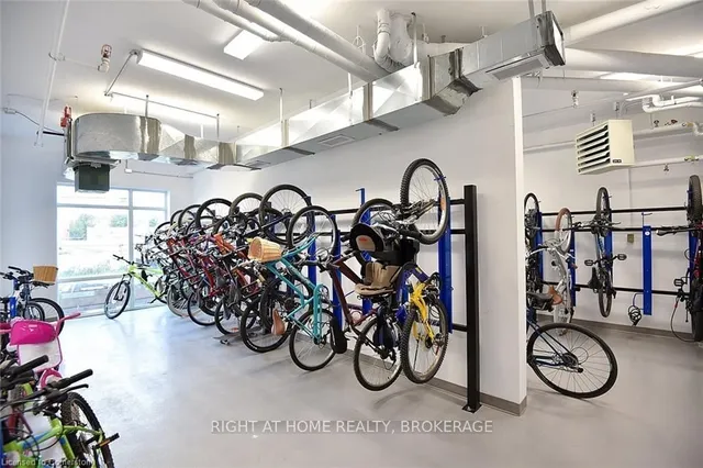 Additional image 16 of 450 dundas St Unit 233