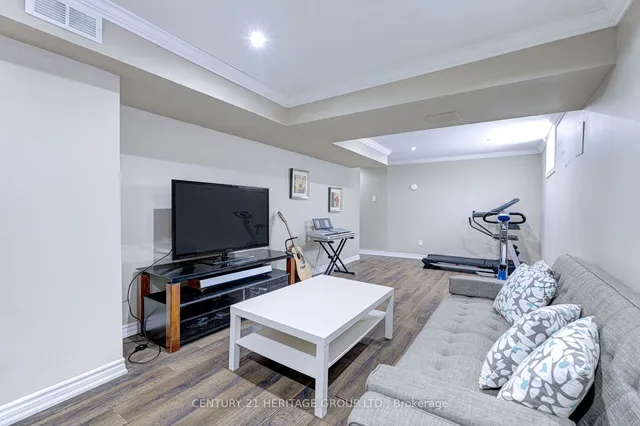 Additional image 40 of 37 Selkirk Ave