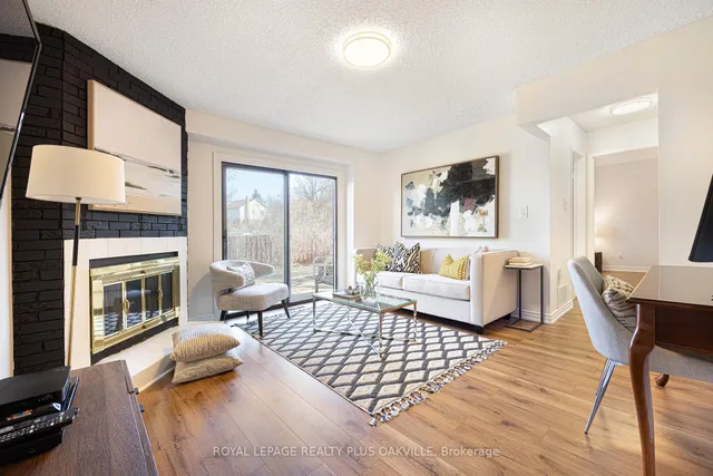 Additional image 20 of 24 Menoke Crt