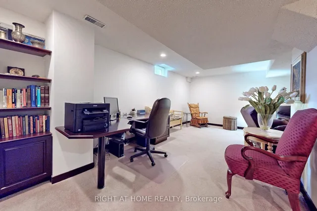 Additional image 35 of 117 Lent Cres