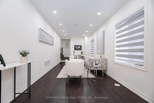 Additional image 3 of 483 Manhattan Common N/A