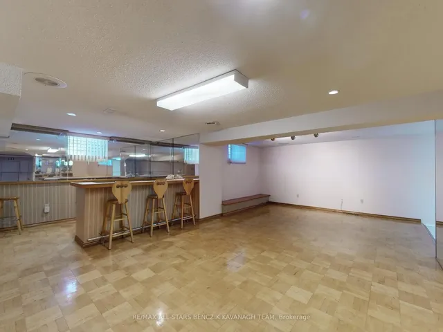 Additional image 24 of 33 Evenwood Ave