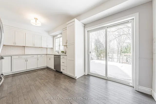 Additional image 12 of 34 Chedoke Ave