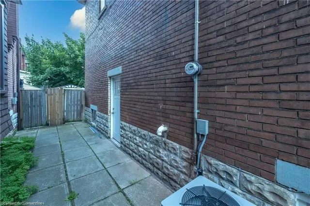 Additional image 24 of 242 Balmoral Ave