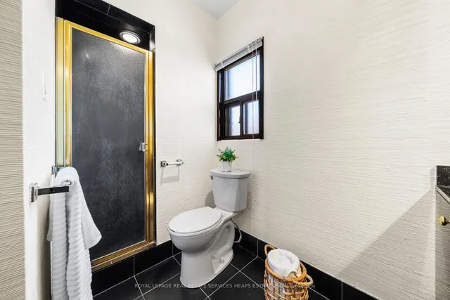 Additional image 16 of 21 Rose Park Dr