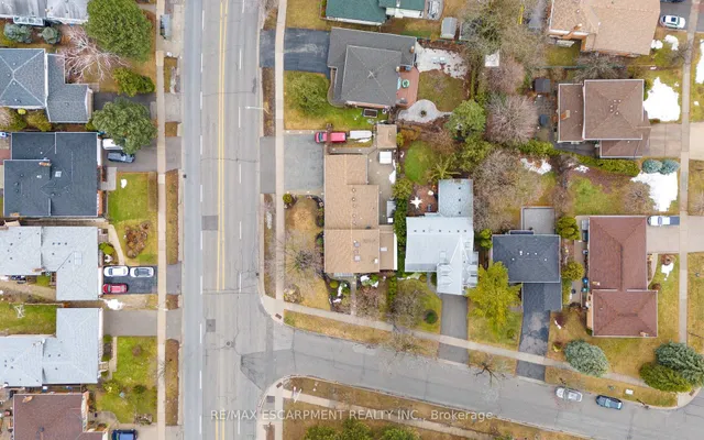 Additional image 49 of 1045 Bloor St