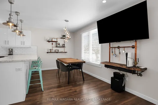 Additional image 15 of 52 Yorkdale Cres