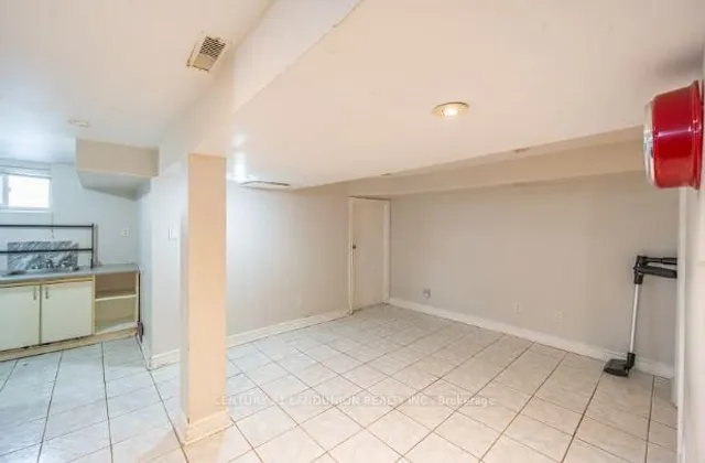 Additional image 25 of 2982 Bayview Ave