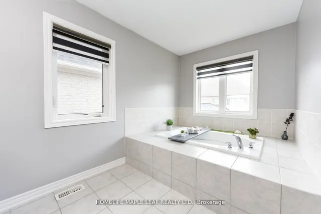 Additional image 30 of 84 Latania Blvd