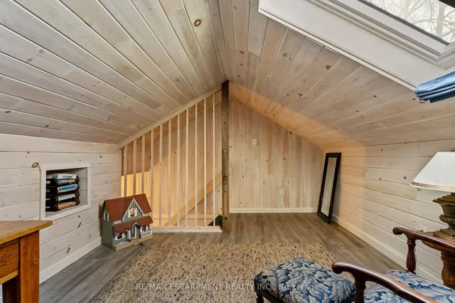 Additional image 33 of 54 Emerald St