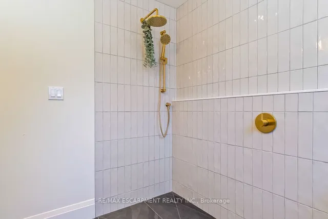 Additional image 27 of 694 Holt Dr