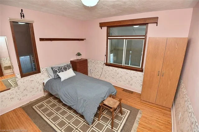 Additional image 22 of 20 Lorne Ave