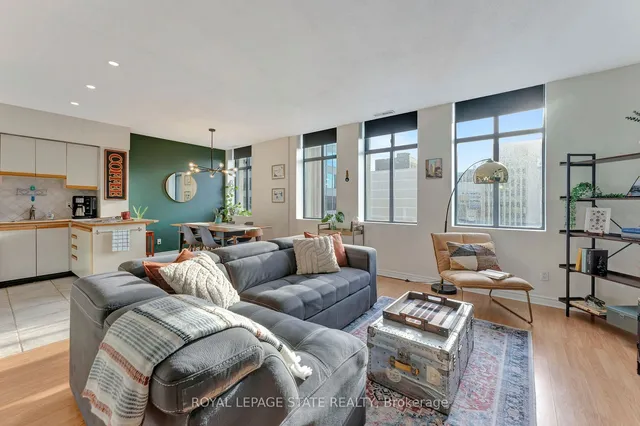 Additional image 27 of 36 James St Unit 701