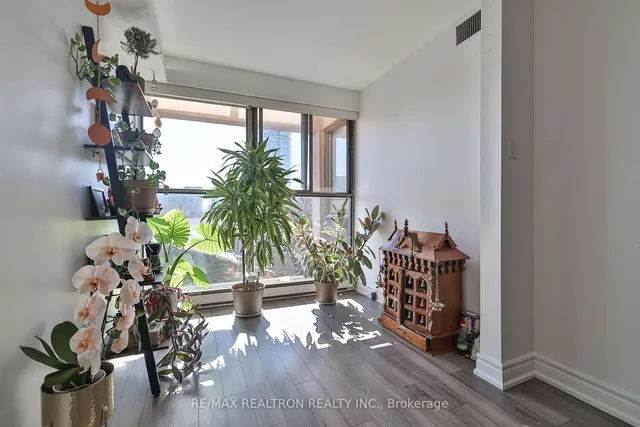 Additional image 17 of 65 Scadding Ave Unit 610