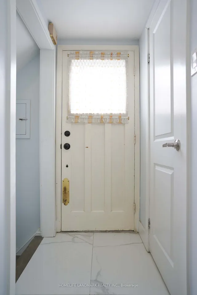 Additional image 26 of 52 Yellowstone St