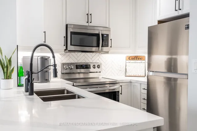 Additional image 15 of 90 Absolute Ave Unit 1611