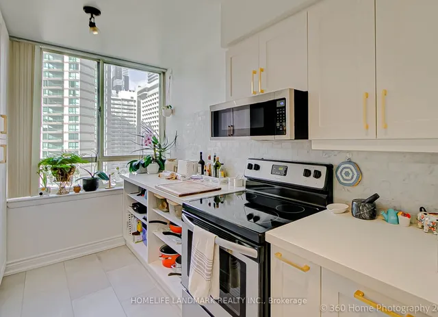 Additional image 14 of 633 Bay St Unit 1703