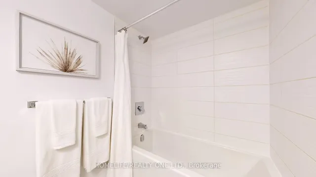 Additional image 33 of 1072 Lansdowne Ave