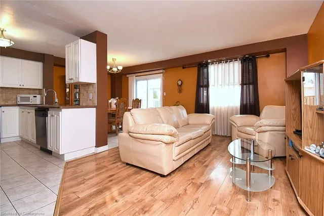 Additional image 9 of 11 Longview Dr