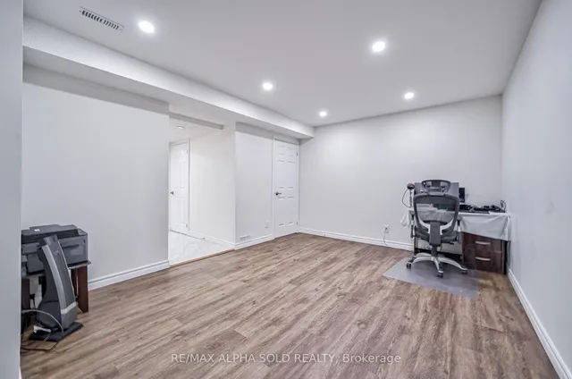 Additional image 33 of 55 Phalen Cres