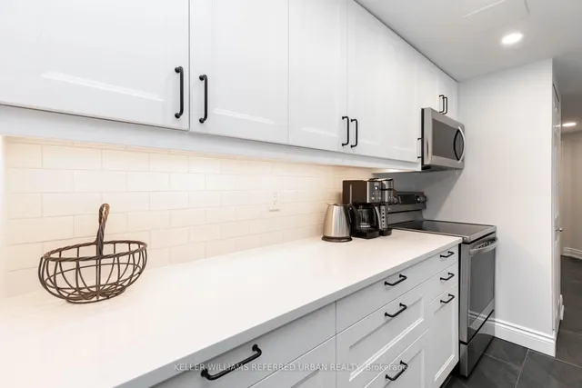 Additional image 8 of 77 Harbour Sq Unit 302