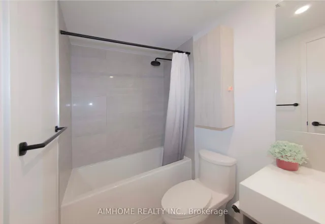 Additional image 6 of 108 Peter St Unit 817