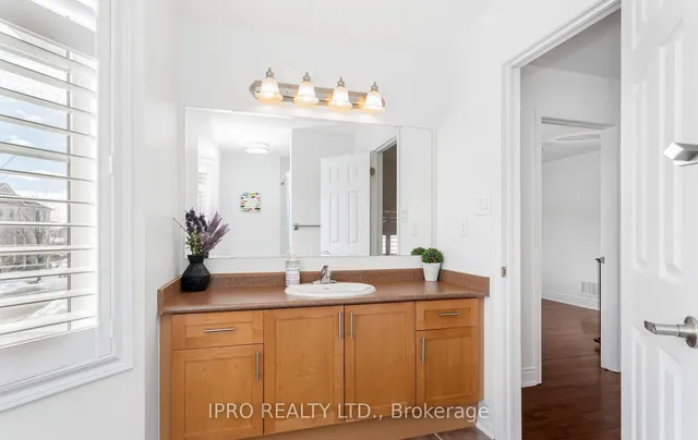 Additional image 38 of 795 Howden Cres