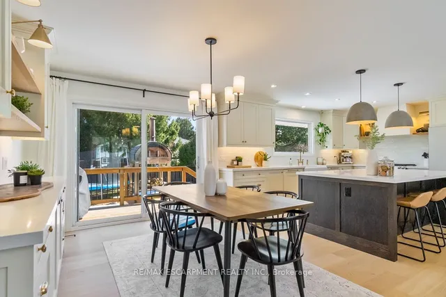 Additional image 9 of 694 Holt Dr