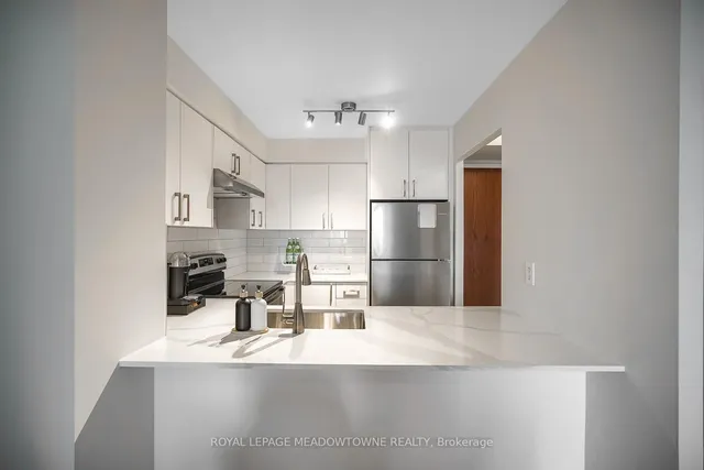 18 Pemberton Ave Unit 401