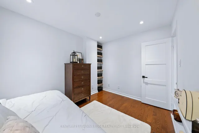 Additional image 25 of 32 Mortimer Ave