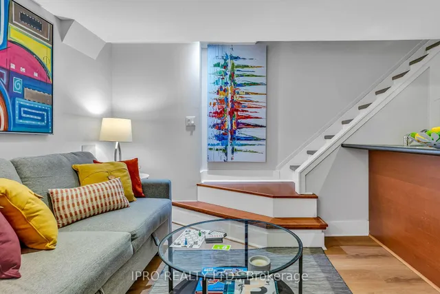 Additional image 28 of 264 Howland Ave