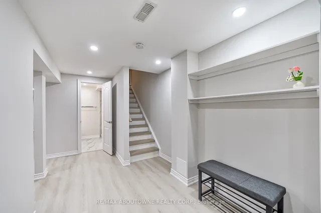 Additional image 31 of 6098 Rowers Cres