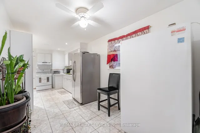 Additional image 13 of 6858 Darcel Ave