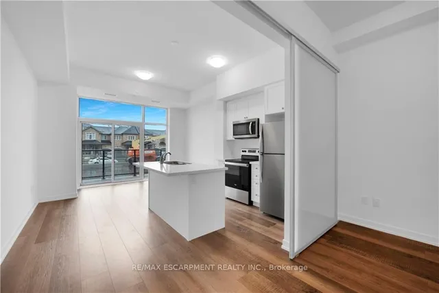 Additional image 15 of 460 Dundas St Unit 122